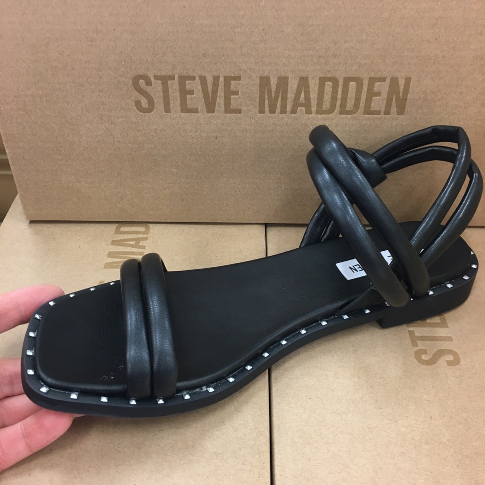 🖤Steve Maddens Black Sandals 🖤 - Picture 4 of 6